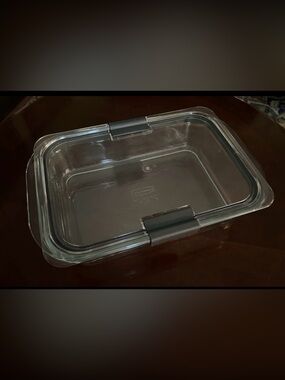 ONE RUBBERMAID BRILLIANCE 8 CUP GLASS FOOD STORAGE AIRTIGHT CONTAINER